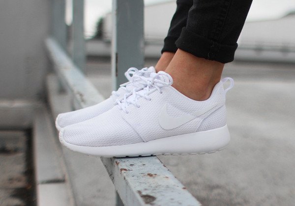 Nike Wmns Roshe One White (1)