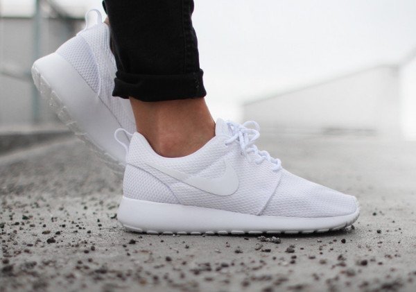 Nike roshe run bianche 2025