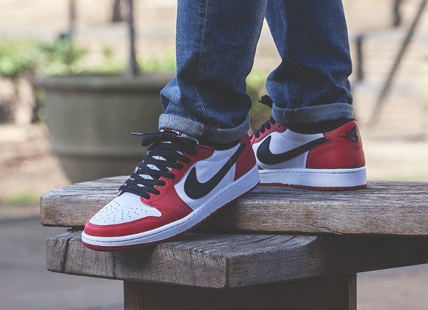 jordan retro 1 low chicago