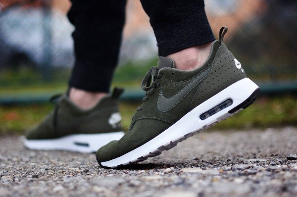 acheter Nike Air Max Tavas Leather Medium Olive pas cher 3 600x398