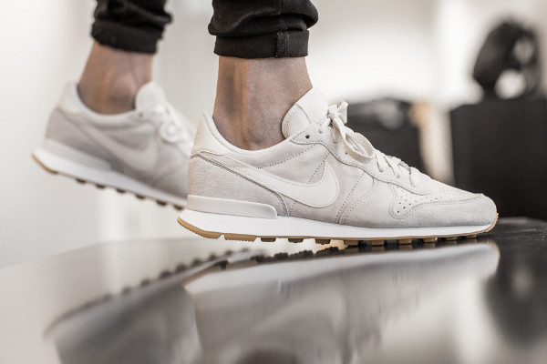 nike internationalist premium phantom white