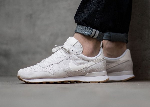 nike internationalist phantom white