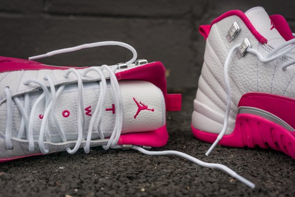 Air Jordan 12 Retro Vivid Pink (2)