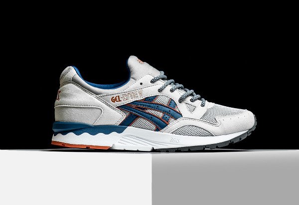 Gros plan sur la Asics Gel Lyte V Grey Legion Blue