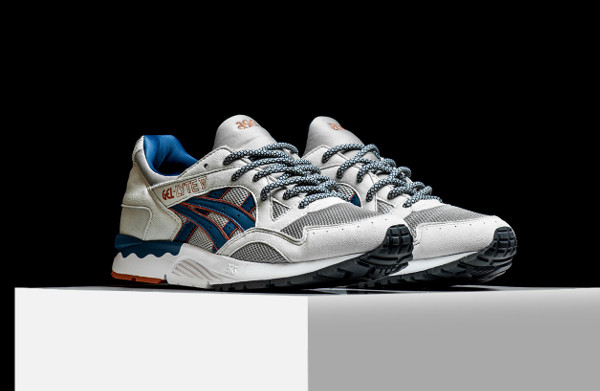 Gros plan sur la Asics Gel Lyte V Grey Legion Blue