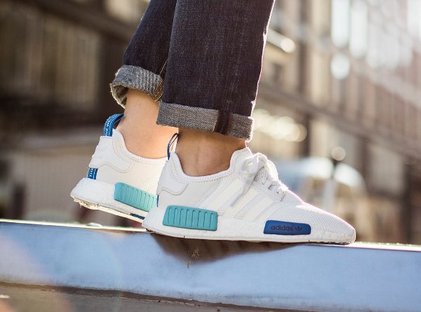 Basket Adidas NMD R1 Boost W City White Blue Glow Sao Paulo pas cher (6)