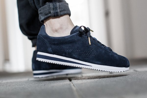 Basket Nike Classic Cortez LX Suede Dark Obsidian pas cher (1)