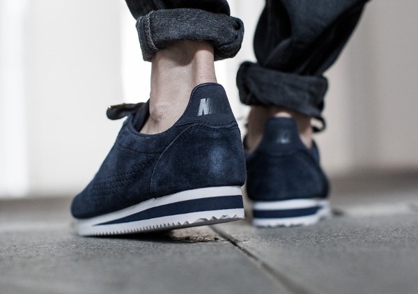 Basket Nike Classic Cortez LX Suede Dark Obsidian pas cher (3)