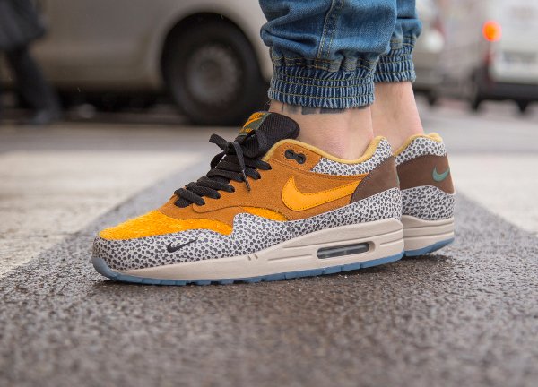 Minúsculo tanto Opaco Gros plan sur la Nike Air Max 1 PRM Atmos Safari 'Flax' 2016 QS