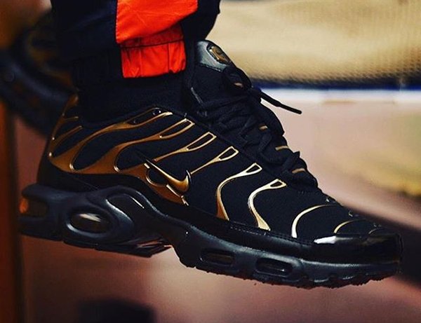 Nike Air Max Plus TN Black Metallic Gold - @gmfbkh