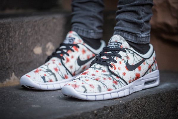 inventar Volverse Retrato Gros plan sur les Nike SB Janoski Floral Cherry Blossom