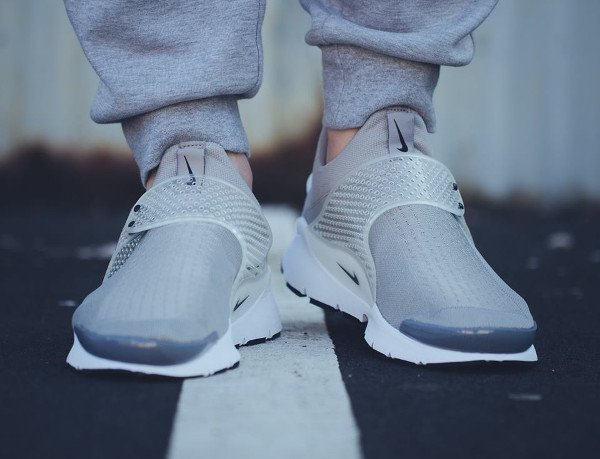 Nike Sock Dart Medium Grey pas cher (1)