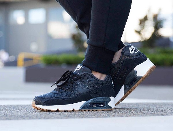 nike wmns air max 90 premium safari