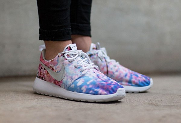 Nike Wmns Roshe One BLS Print Floral Cherry Blossom Sakura pas cher (2)