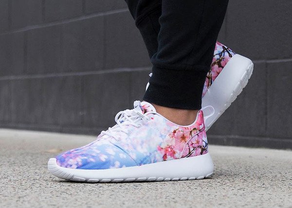 Nike Wmns Roshe One BLS Print Floral Cherry Blossom Sakura pas cher