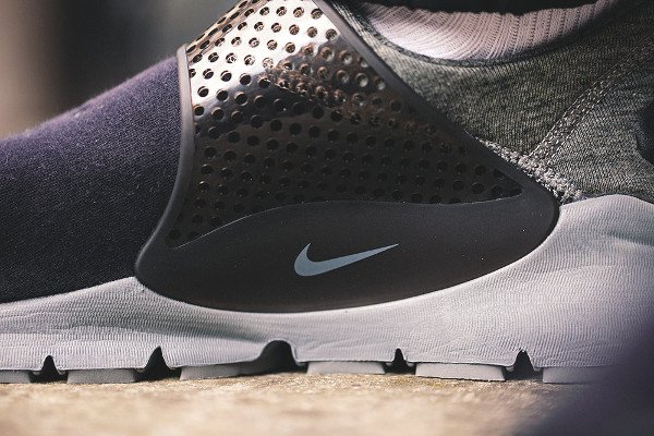 NikeLab Sock Dart Tech Fleece Black Cool Grey (2)