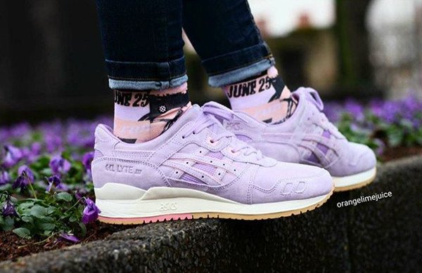 Gros plan sur les Clot x Asics Gel Lyte 3 Sand and Lavender