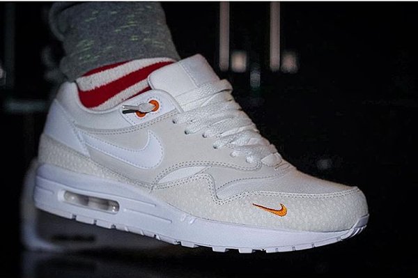 basket Nike Air Max 1 PRM Safari QS Kumquat Mini Swoosh pas cher (3)