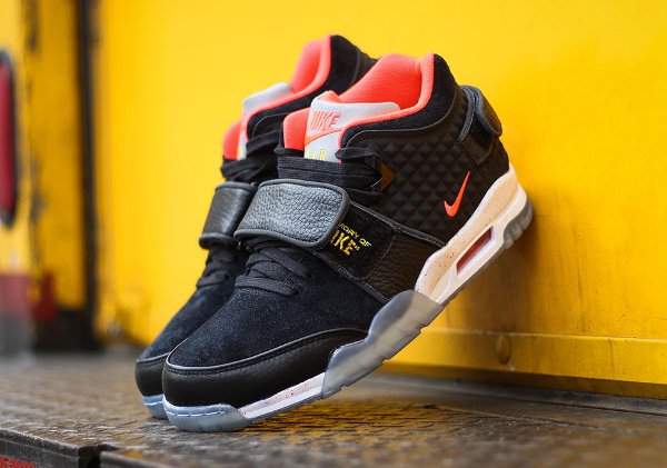 basket Nike Air Trainer V Cruz In Memory Of Mike Black Crimson QS pas cher