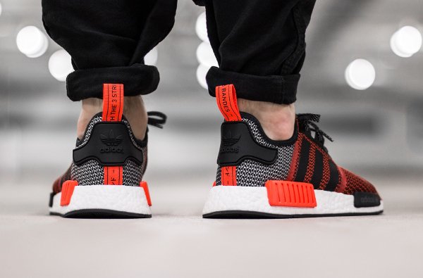 chaussure Adidas Originals NMD_R1 Knit Tonal Core Black Lush Red (2)