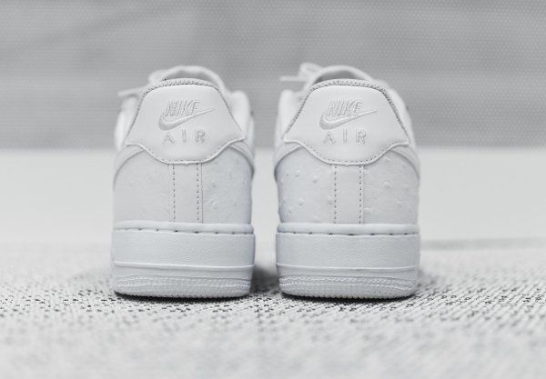 chaussure Nike Air Force 1 '07 LV8 Triple White (3)