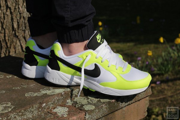 chaussure Nike Air Icarus NSW OG White Black Volt (1)