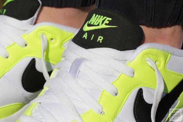 chaussure Nike Air Icarus NSW OG White Black Volt (4)