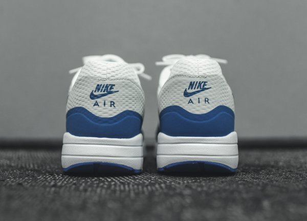 chaussure Nike Air Max 1 Ultra Essential OG White Varsity Blue (3)