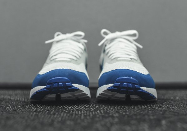 chaussure Nike Air Max 1 Ultra Essential OG White Varsity Blue (4)