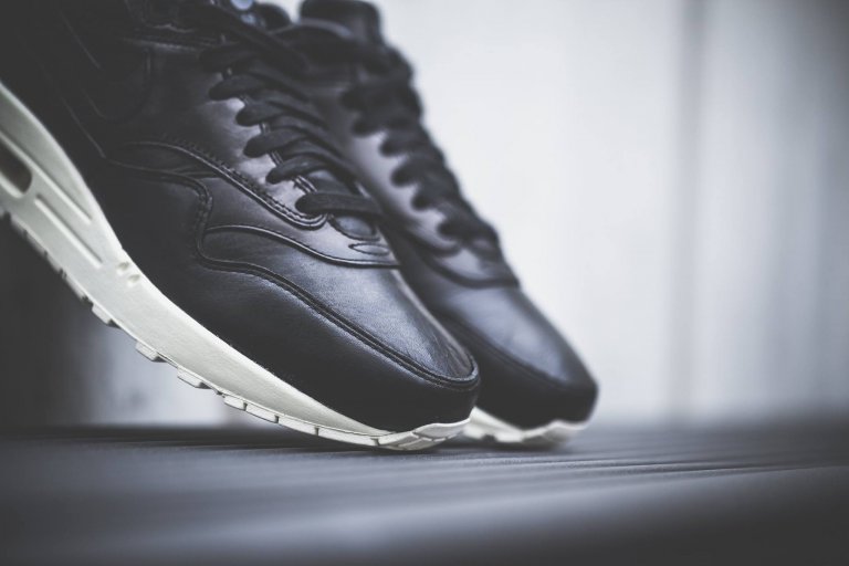 nikelab air max 1 pinnacle black