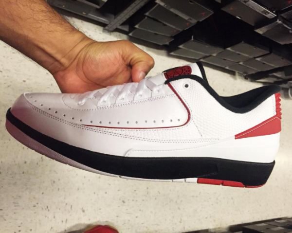 Air Jordan 2 Retro Low Chicago