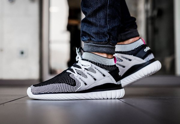 Basket Adidas Tubular Runner Nova Primeknit Vintage White Core Black pas cher (1)