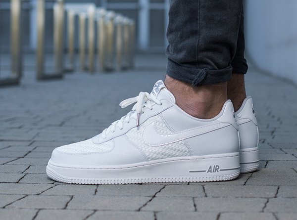 Basket Chaussure Nike Air Force 1 Low 07 LV8 Woven blanche
