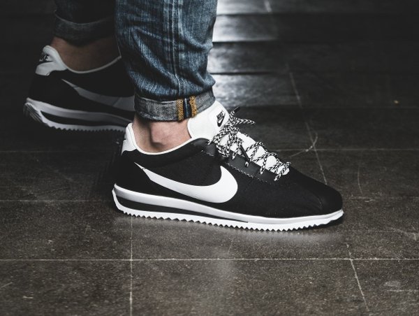 Basket Nike Cortez Ultra noire pas cher (1)