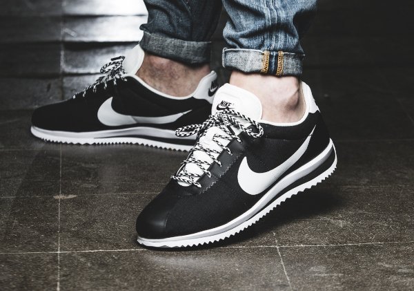 Basket Nike Cortez Ultra noire pas cher (3)