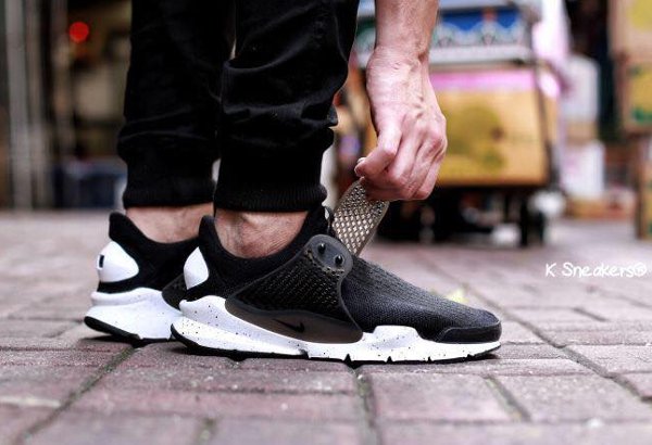 Basket Nike Sock Dart SE Black White pas cher (833124-001) (1-1)