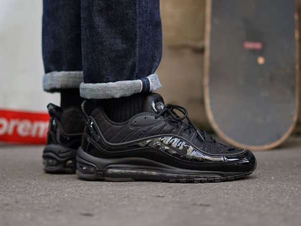 Basket Supreme x Nike Air Max 98 Black Patent Leather (1)