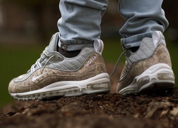 Basket Supreme x Nike Air Max 98 Sail Snakeskin Leather (2)