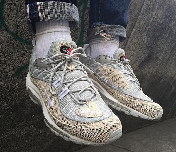 Basket Supreme x Nike Air Max 98 Sail Snakeskin Leather