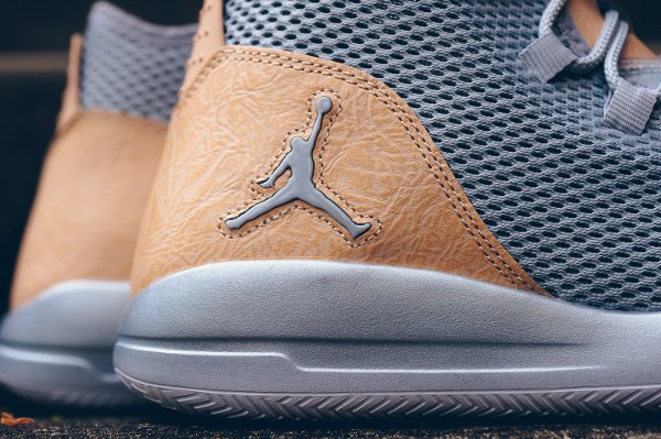 Chaussure Air Jordan Reveal Premium Wolf Grey Vachetta Tan (2)