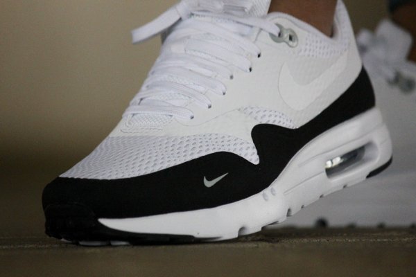 Chaussure Nike Air Max 1 Ultra Essential Black White (2)