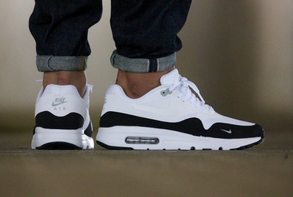 Chaussure Nike Air Max 1 Ultra Essential Black White (4)