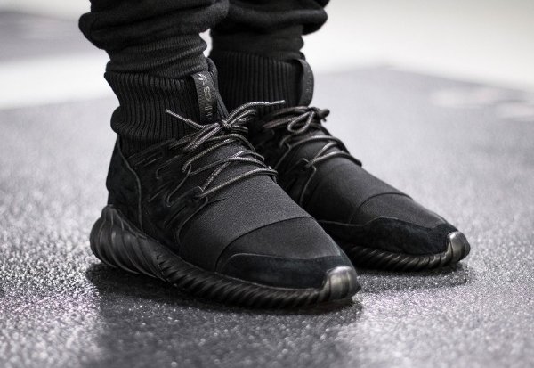 basket Adidas Tubular Doom Runner Triple Black (noire) pas cher (4)