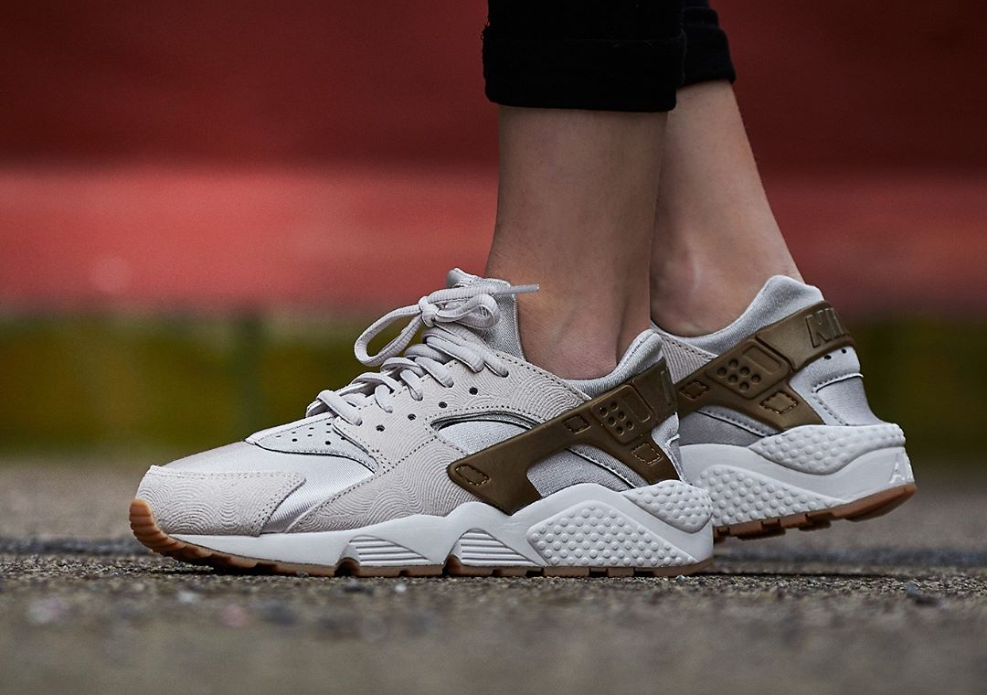 nike air huarache premium suede femme