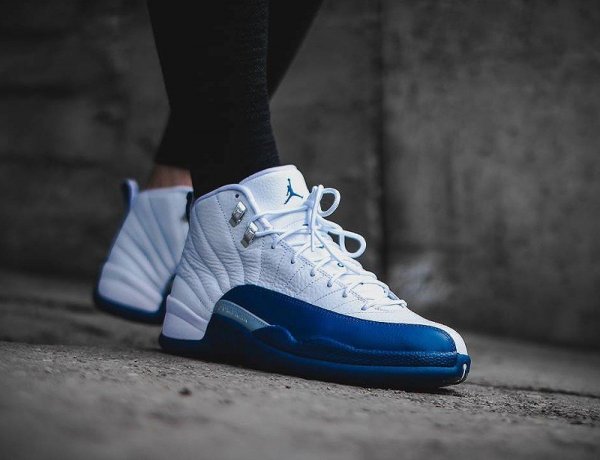 basket Nike Air Jordan Retro 12 French Blue pas cher