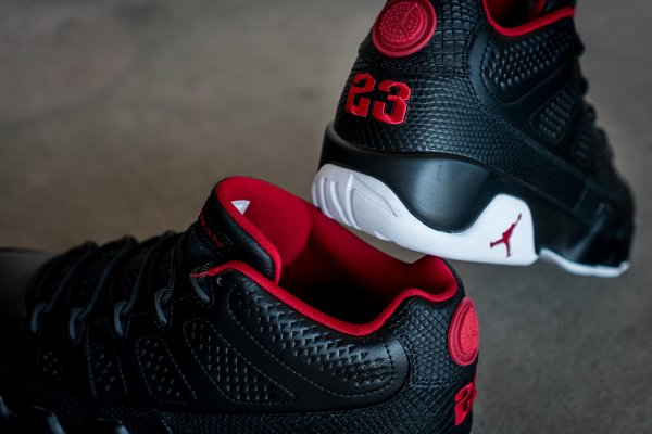 chaussure Air Jordan 9 Retro Low Black White Gym Red (3)