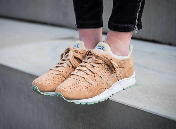 basket asics beige