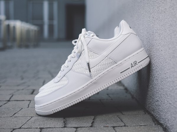 chaussure Chaussure Nike Air Force 1 07 LV8 Woven Summit White (1)