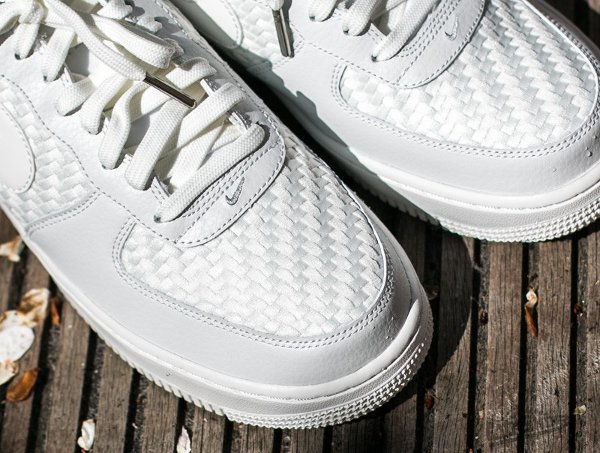 chaussure Chaussure Nike Air Force 1 07 LV8 Woven Summit White (2)