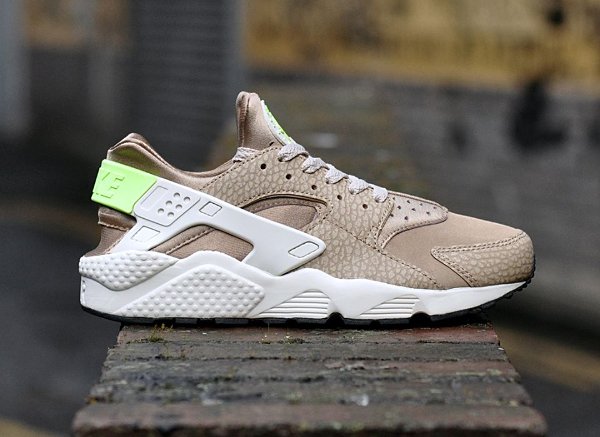 chaussure Nike Air Huarache Premium Desert Camo Ghost Green (1)